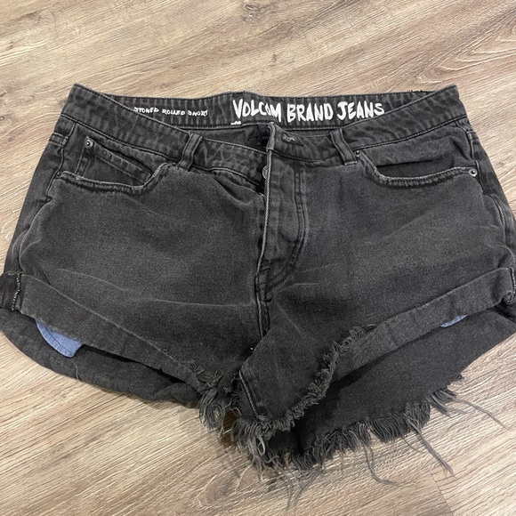 VOLCOM women’s shorts - Picture 2 of 4